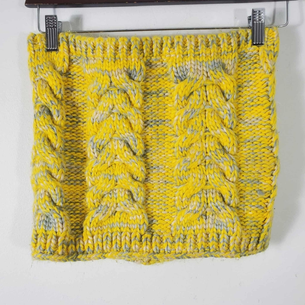 Gap Yellow Cable Knit Women Shorts